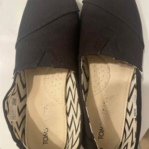 TOMS Women's Black Canvas Flats